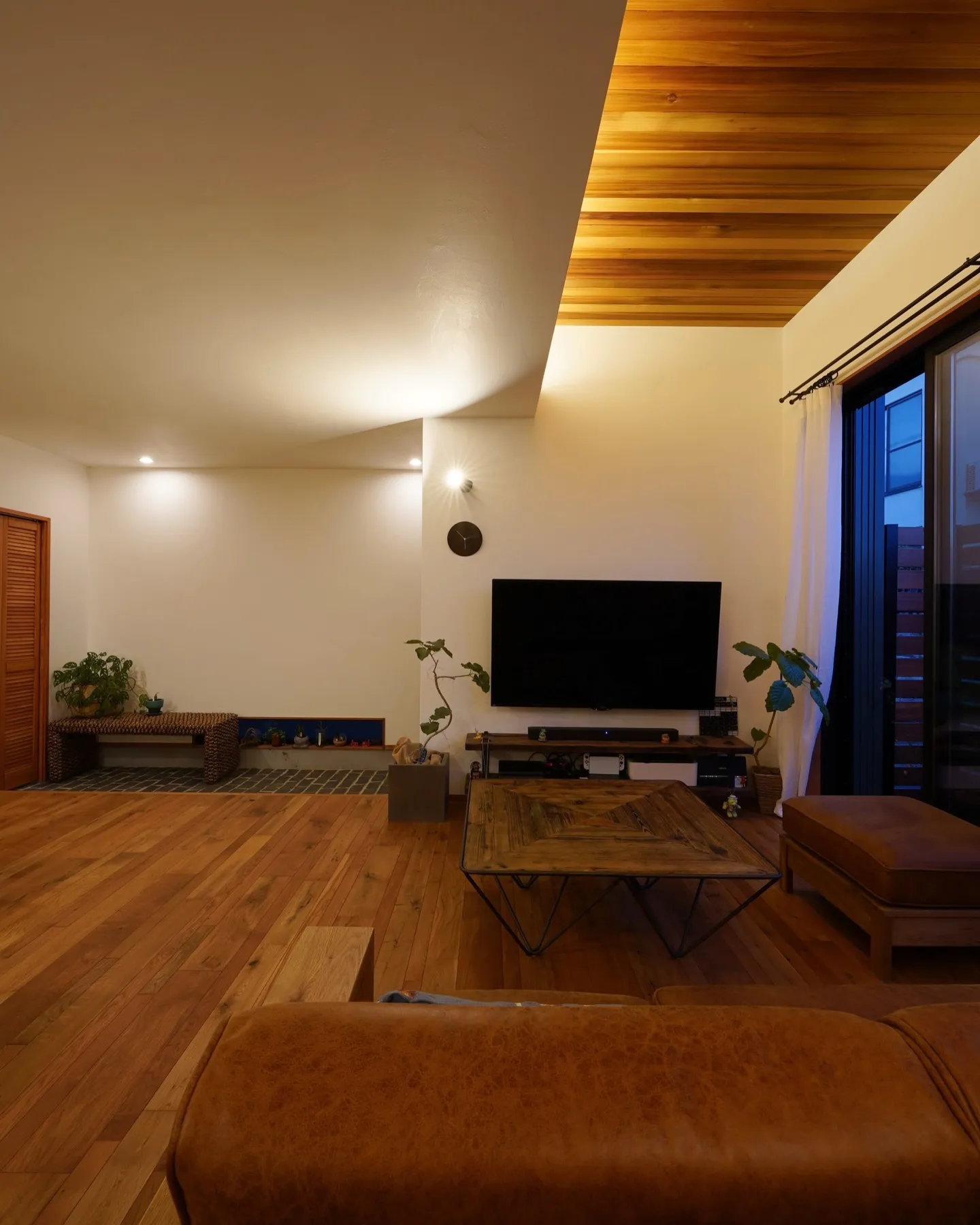 №223 『 Roughin' Cottage 』