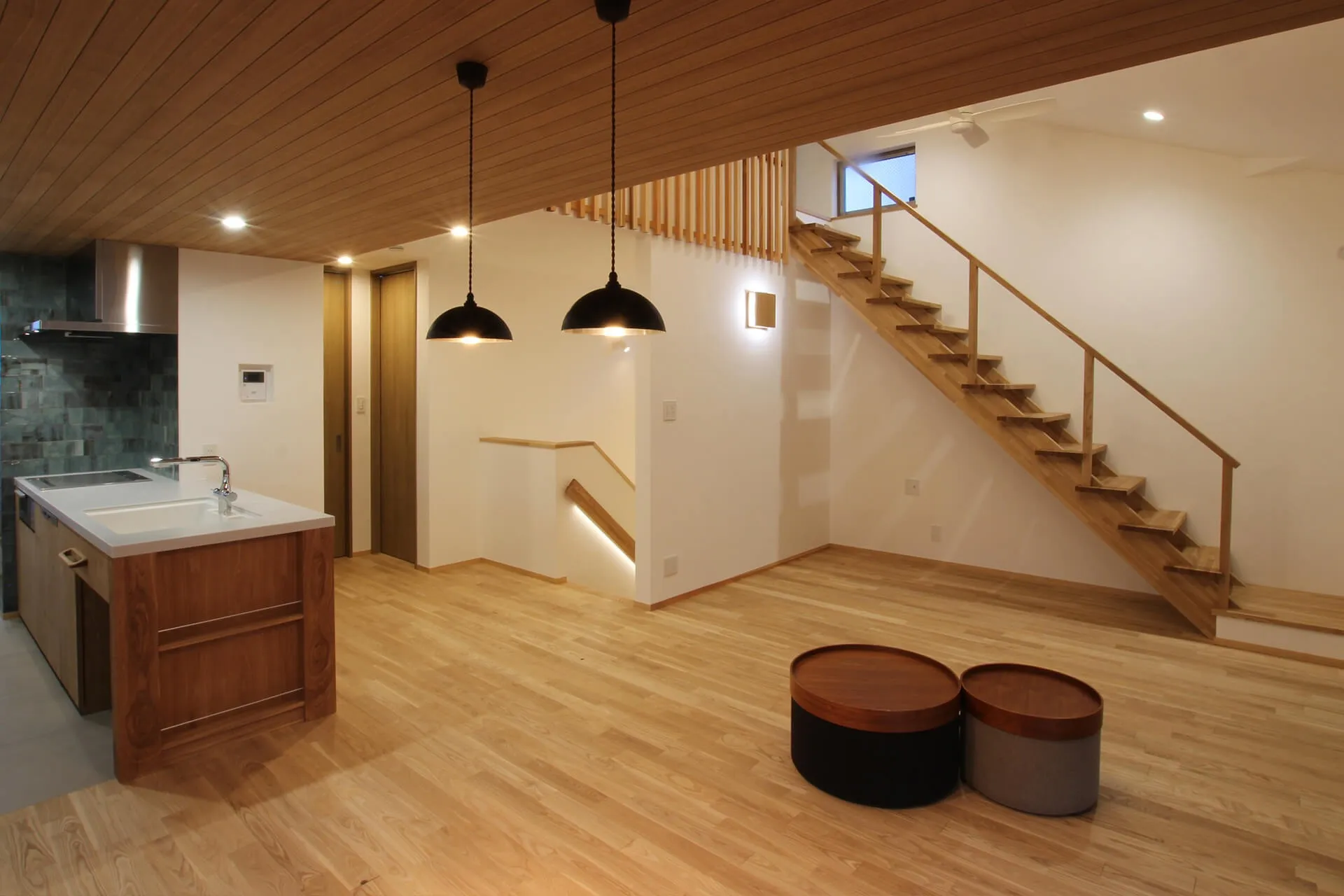 陽光に躍るタモの家