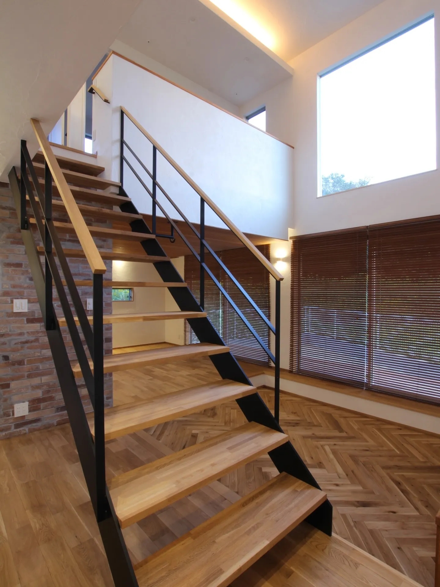 『岬に建つナチュラルオークの家』