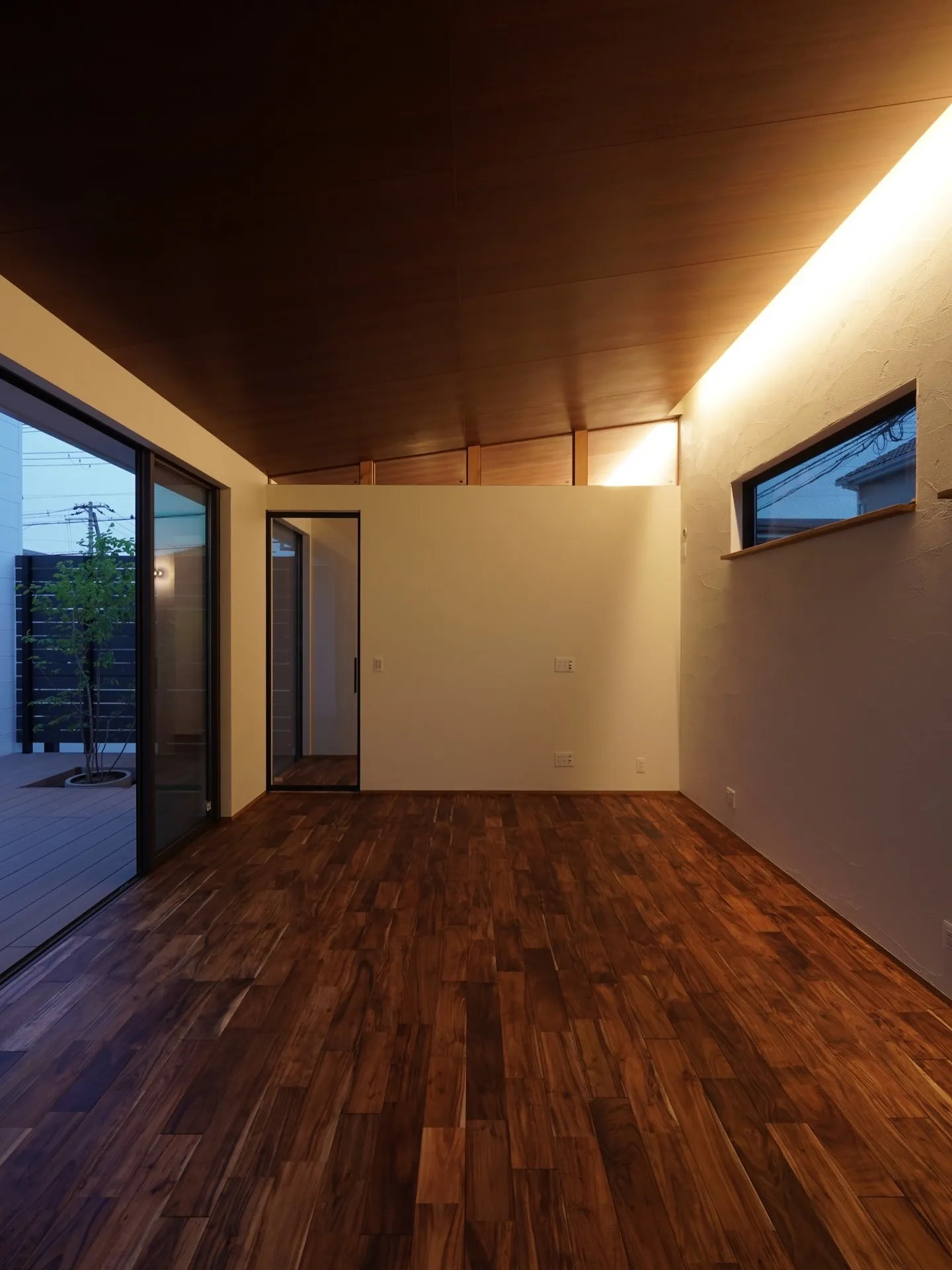 『 MODest. COURT 』